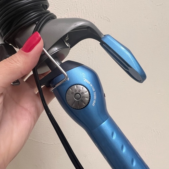 Babyliss PRO Nano Titanium Spring Curling Iron - Picture 3 of 3